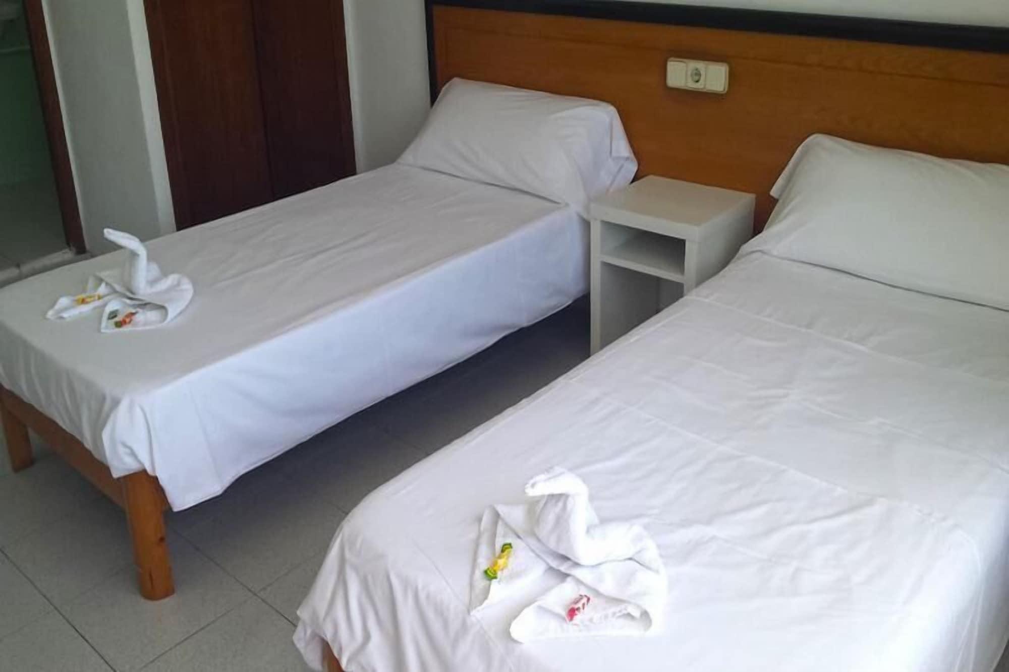 Hostal Port Corona Cala Ratjada  Kültér fotó