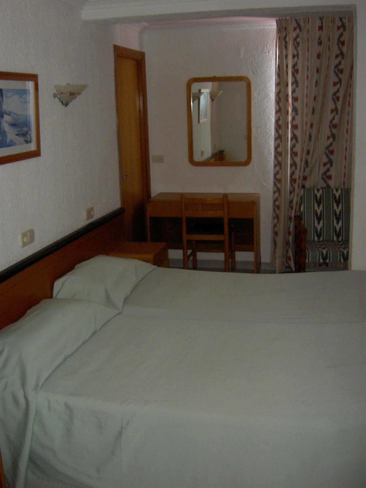 Hostal Port Corona Cala Ratjada  Kültér fotó